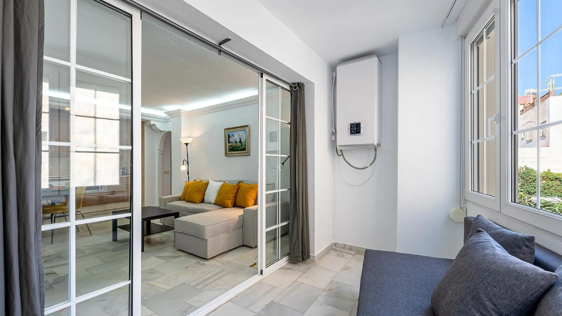 Apartment 797 Holiday Rentals - Piso Para 3 En La Carihuela Con Piscina Torremolinos