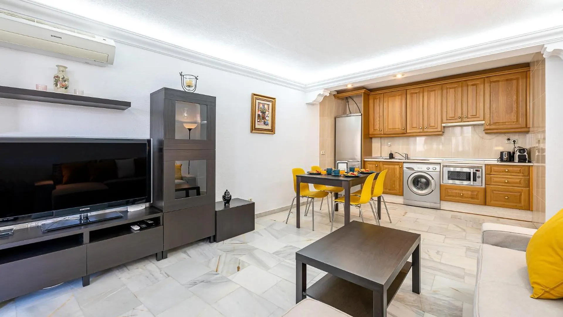 797 Holiday Rentals - Piso Para 3 En La Carihuela Con Piscina Torremolinos