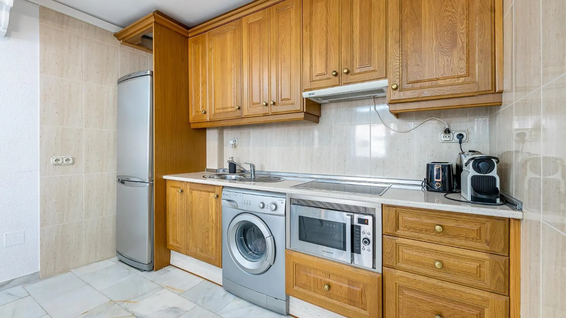 797 Holiday Rentals - Piso Para 3 En La Carihuela Con Piscina Torremolinos 0*,