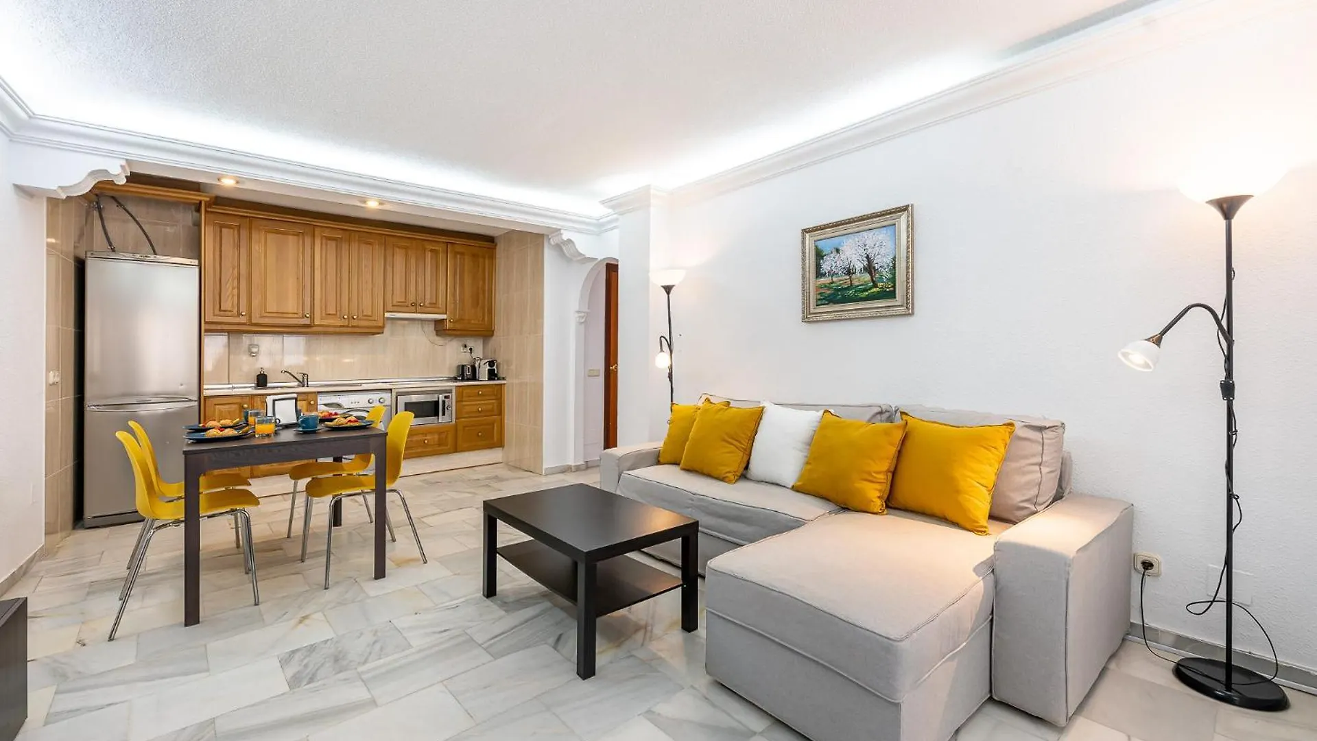 797 Holiday Rentals - Piso Para 3 En La Carihuela Con Piscina 토레몰리노스 아파트