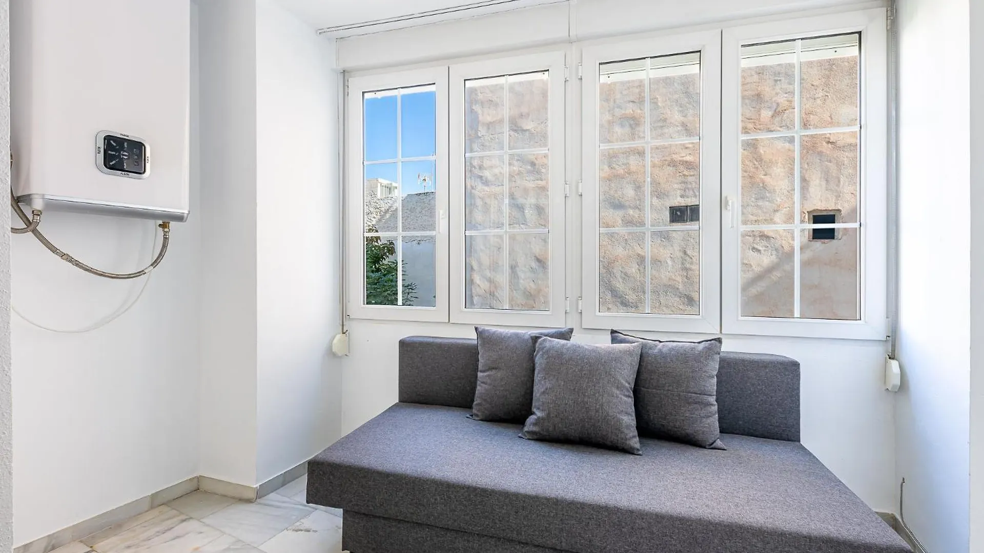 797 Holiday Rentals - Piso Para 3 En La Carihuela Con Piscina 토레몰리노스 아파트