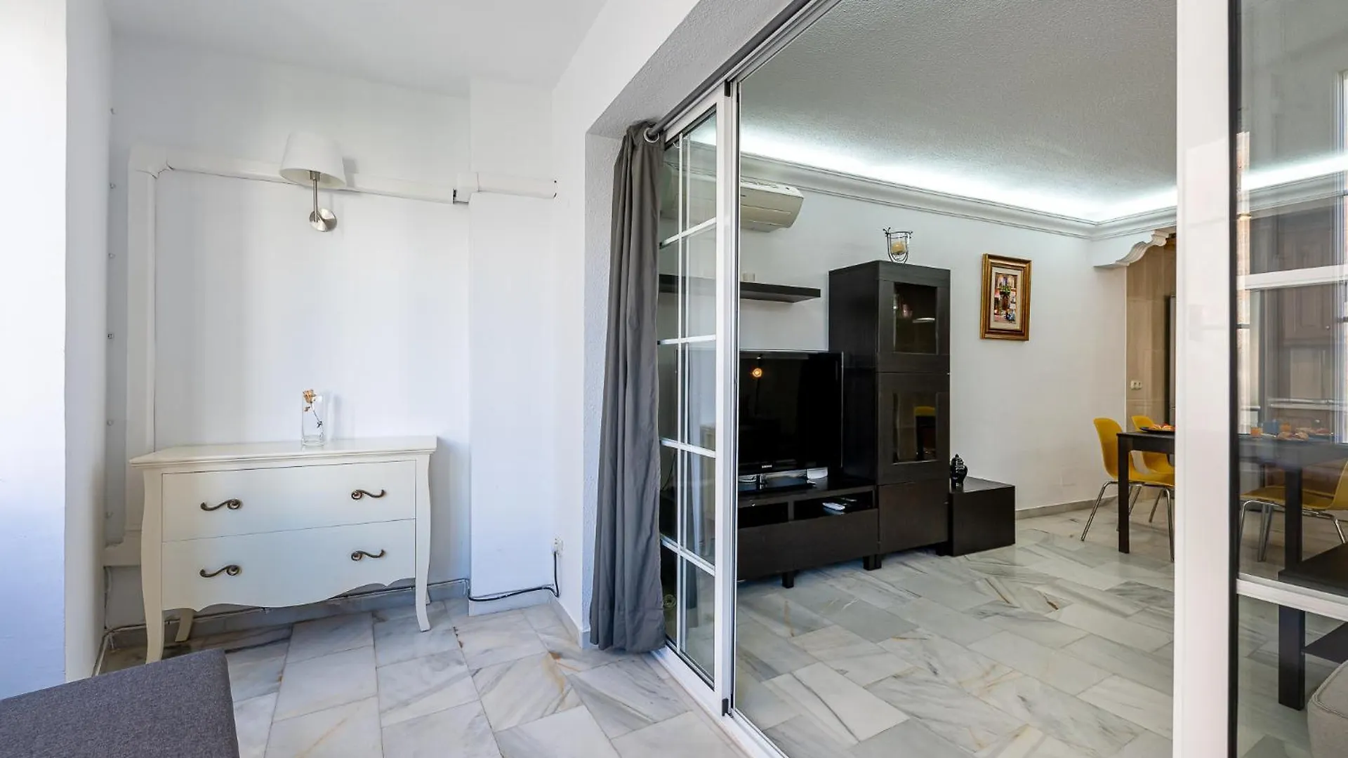 Apartment 797 Holiday Rentals - Piso Para 3 En La Carihuela Con Piscina Torremolinos